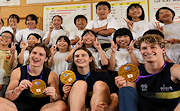 記事「阪之上小の児童が豪飛び込みチームと交流」の画像