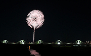 記事「慰霊の想いを夜空へ」の画像