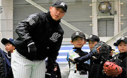 記事「憧れのプロ野球選手に大興奮！」の画像