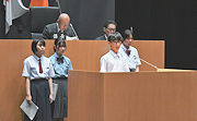 記事「中学生議員が弁舌を振るう！　子ども議会開催」の画像