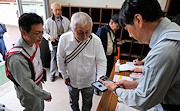 記事「弥彦村へ広域避難　希望が丘地区の住民参加で原子力防災訓練」の画像