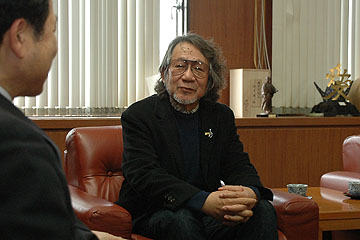 「「夢と希望をみなさんに届けたい」と話す大林監督」の画像