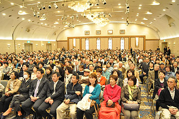 「700人の大観衆」の画像
