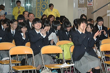 「仲間たちからの大きな声援」の画像
