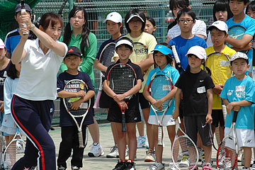 「テニス教室の講師は杉山愛さん」の画像