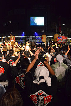 「石巻川開き祭り花火大会で打ちあがったミニフェニックス花火」の画像