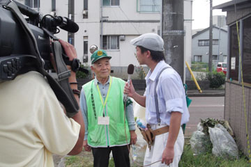 「「環境美化推進員」の仕事ぶりを調査」の画像