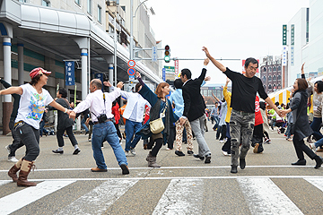 「アオーレ長岡の設計者・隈研吾さんも参加」の画像