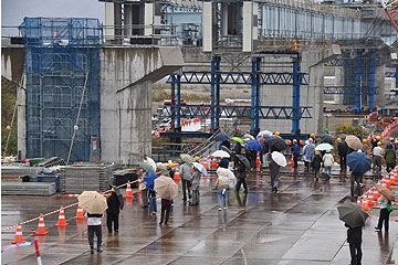 「橋の工事現場を見学」の画像