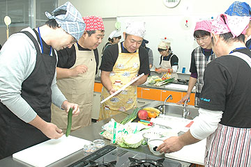 「普段、台所に立たないのでオロオロ」の画像