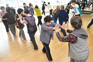 「効果的なストレッチを勉強」の画像