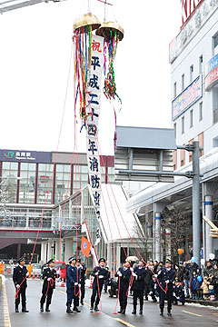 「「くす玉割り」で開会」の画像