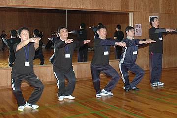 「やせてカッコよく見える“魅せ方”を練習」の画像