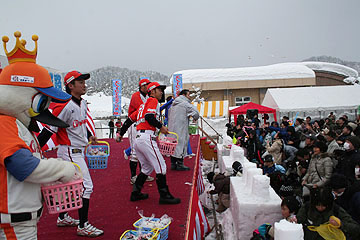 「恒例の「ほたるもちまき」」の画像