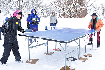 「今年初開催の雪上卓球大会」の画像