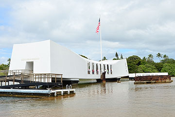 「真珠湾にあるアリゾナ記念館」の画像