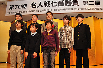「前夜祭には将棋ファンの小・中学生から応援メッセージが」の画像