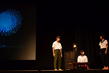 「空襲で家族を失った悲しみを抱える中で、慰霊と平和を願う長岡花火が打ち上がりました。」の画像