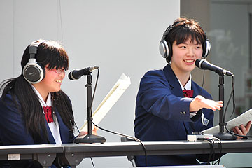 「ナビゲーターの西川さん（左）と佐藤さん（右）」の画像