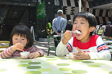 「ジェラートをパクリ」の画像