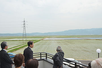 「２階バルコニーからは「八町潟（八丁沖）」が一望できます」の画像