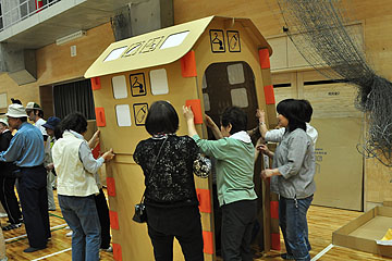 「体育館に避難所を開設」の画像