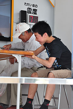 「震度7の強い揺れを体験中」の画像