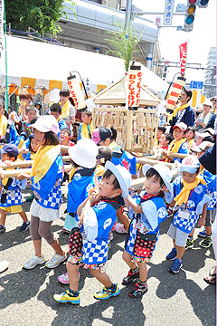 「元気いっぱいのこども神輿」の画像