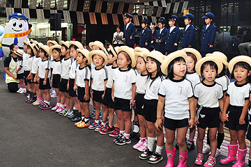 「長生保育園の園児40人」の画像