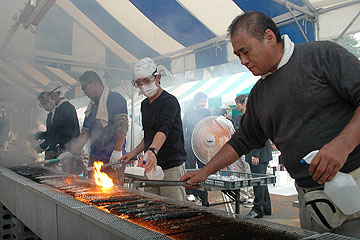 「さんまの炭火焼きのテント」の画像