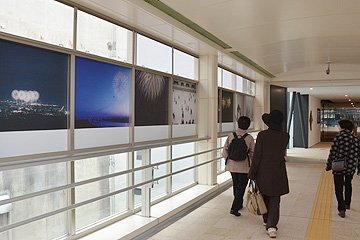 「写真家：藤井保さんの写真が来場者をお迎え」の画像