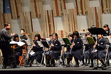 「明るく楽しい演奏をした越路中学校の吹奏楽部」の画像