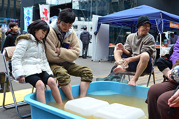 「えちご川口温泉の足湯」の画像