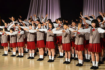 「１周年を喜ぶ歌声や音色が響き渡りました」の画像