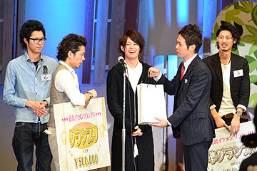 「イケメンコンテストグランプリの阿部圭輔さん」の画像