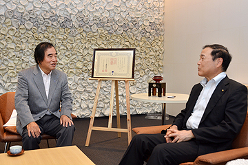 「日本画家・大矢紀さんが「紺綬褒章」を受章」の画像