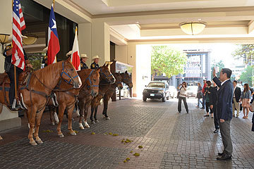 「騎馬警官から出迎え」の画像