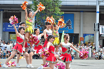 「息の合った演技のチアリーディング」の画像