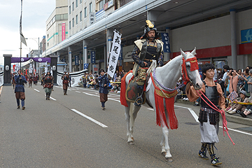 「時代衣装をまとった総勢約500人の越後長岡時代行列」の画像