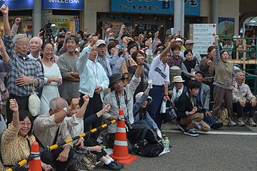 「会場が一体となって「えい、えい、お〜！」」の画像