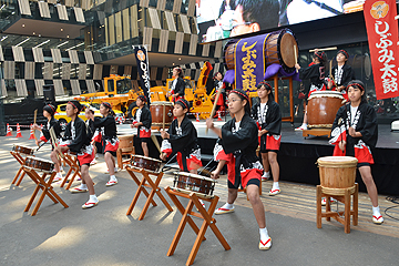 「渋海小学校児童による「しぶみ太鼓」」の画像