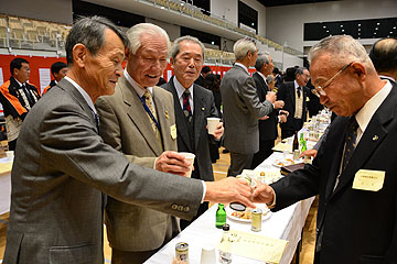 「新年賀詞交換会に2,300人が参加」の画像