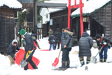 「スタッフが“雪化粧”をする場面も」の画像