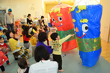 「大きい赤鬼と青鬼も登場」の画像