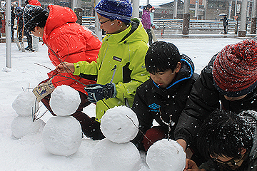 「ナカドマで雪だるま作り」の画像