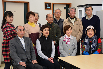 「地域のみなさんと記念撮影」の画像