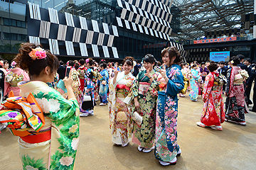 「写真を撮り合う姿が見られました」の画像