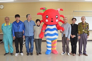 「実行委員会のみなさんにお披露目」の画像