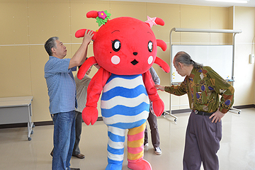 「表面のカニの姿」の画像