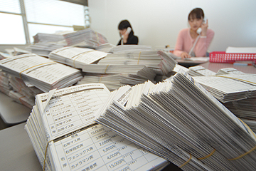 「スタッフのみなさんが丁寧に対応しています」の画像